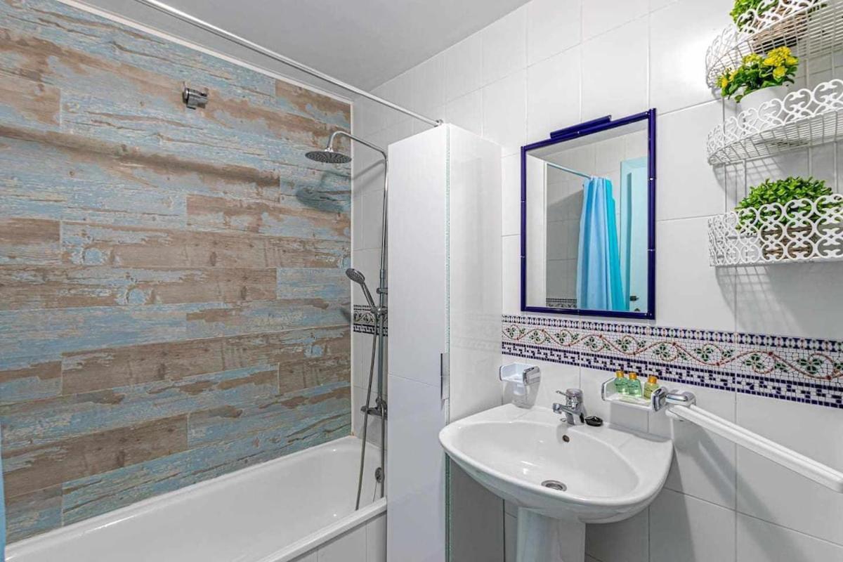 797 Holiday Rentals - Luminoso piso para 4 en Arroyo de la miel Exterior foto