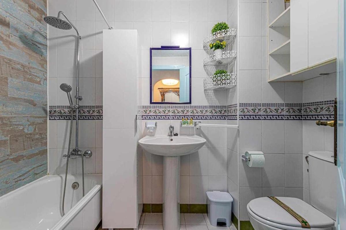 797 Holiday Rentals - Luminoso piso para 4 en Arroyo de la miel Exterior foto